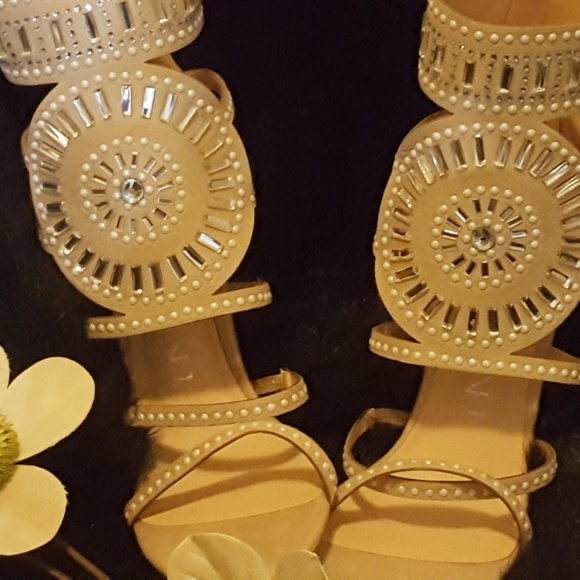 BEIGE CRYSTAL EMBELLISHED HIGH HEELS - Picture 4 of 6